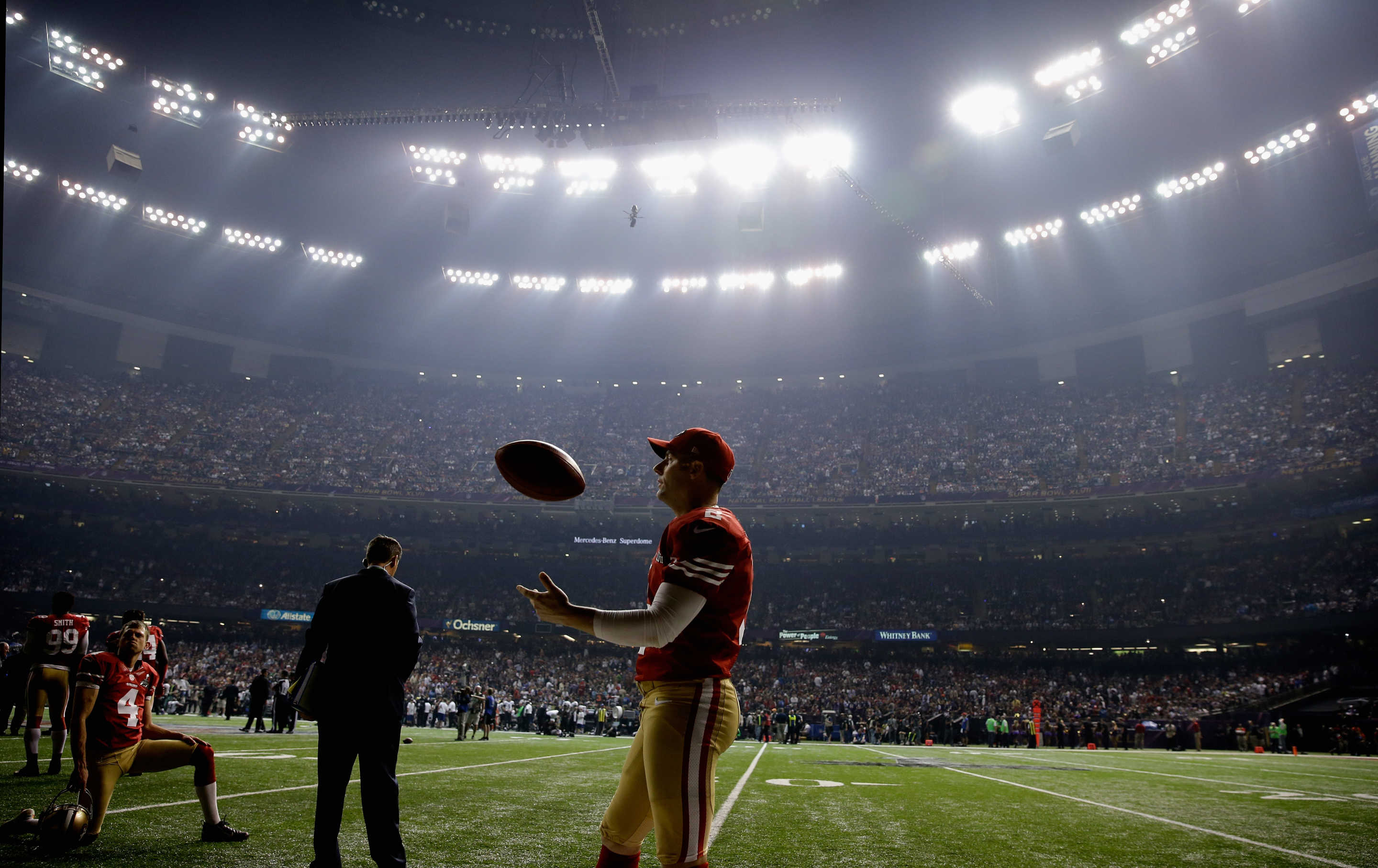 NEW ORLEANS, LA - FEBRUARY 03: David Akers #2 of the San Francisco 49ers waits during a power outage that occurred in the third quarter that caused a 34-minute delay during Super Bowl XLVII against the Baltimore Ravens at the Mercedes-Benz Superdome on February 3, 2013 in New Orleans, Louisiana. (Photo by Ezra Shaw/Getty Images)